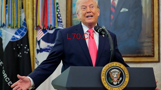 2026 年 3 月 24 日，美国华盛顿特区，美国总统唐纳德・特朗普在白宫椭圆形办公室为新任国土安全部部长马克韦恩・马林举行的宣誓就职仪式上发表讲话。马林在国土安全部自 2 月 14 日部分停摆、国会议员就移民与海关执法改革谈判之际接任该部门负责人。