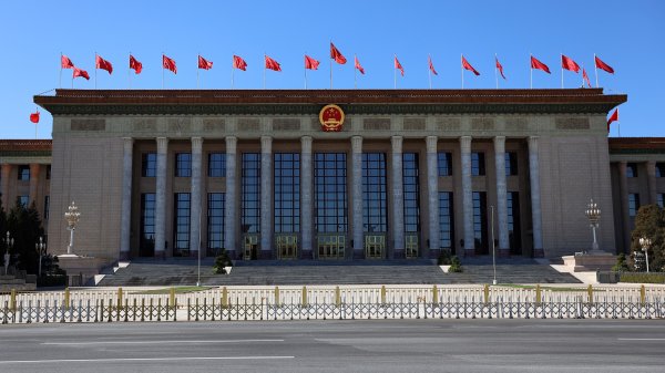 伊朗军方发言人称击落敌方一架先进战斗机