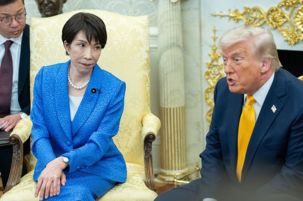 日媒：高市给特朗普送大礼，日本成为异类