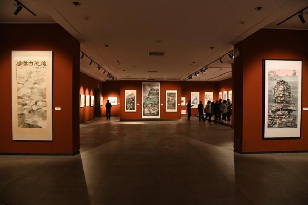 “太行新韵 燕赵风骨”——全国中国画名家写生作品展暨宁晋工笔画作品展座谈会在石家庄举行