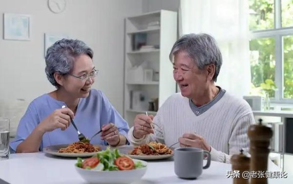 医生忠告：糖尿病患者吃完晚饭后，一定不要马上去做这5件事
