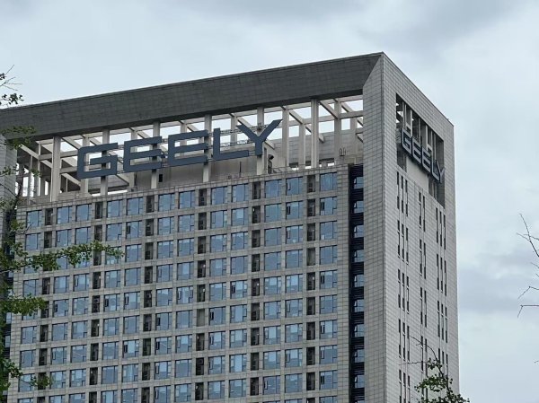 中国车企开启“全球购”模式：海外销量猛涨，自主品牌抢囤海外产能